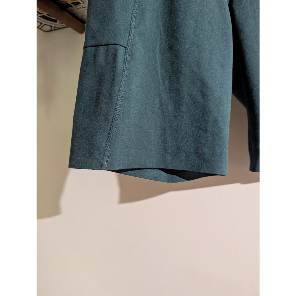 Tek Gear | Dark Green Pockets Running 10" Inseam Bike Shorts | Large - Picture 2 of 7